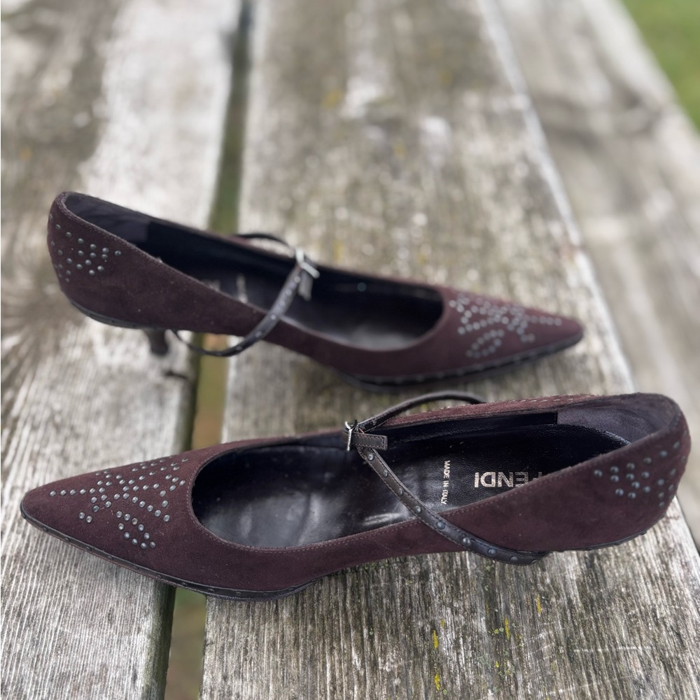Vintage Fendi Brown suede studded Heels Elegant Design. 38.5. Size 8